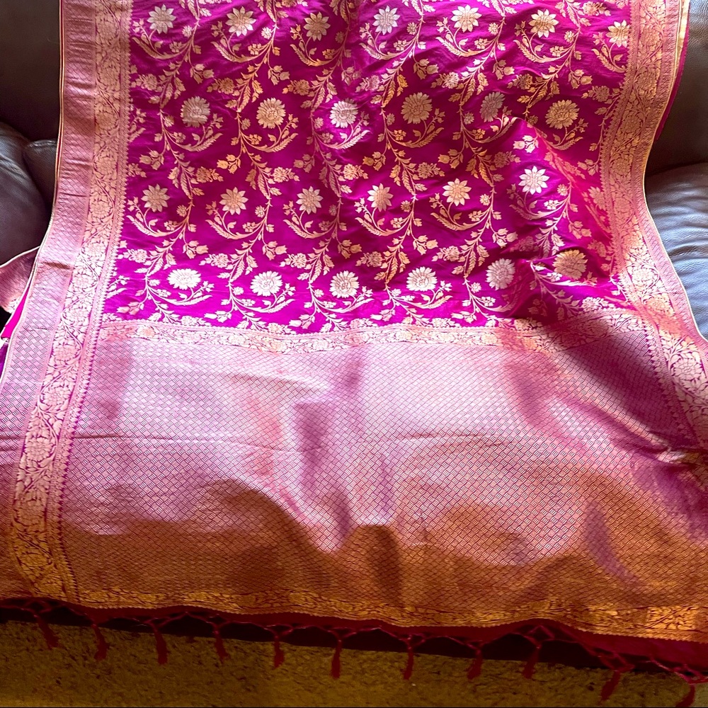 Gorgeous Benarasi Semi Silk Saree Without Blouse
